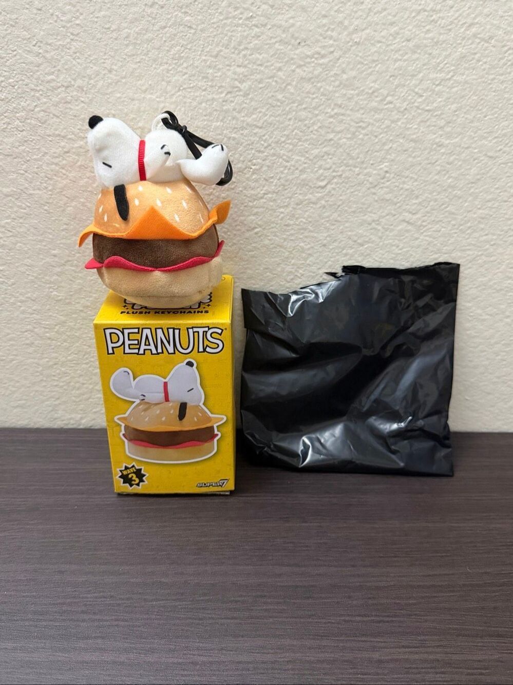 Peanuts x Super7 Snoopy Food Wave 3 Blind Box Plush Bag Clip - Hamburger